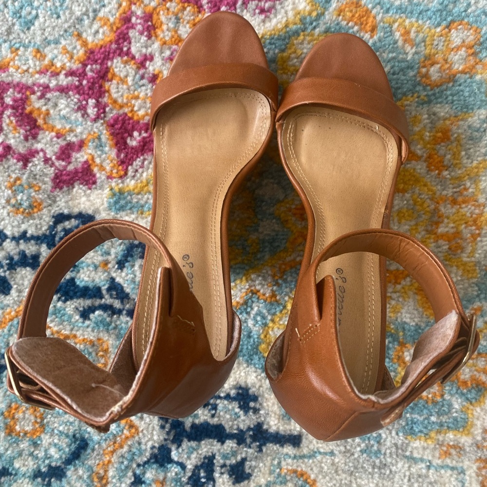 SOLD!! Breckelles Women Tan Leatherette Single Band Ankle Strap Platform Wedge - Picture 8 of 11